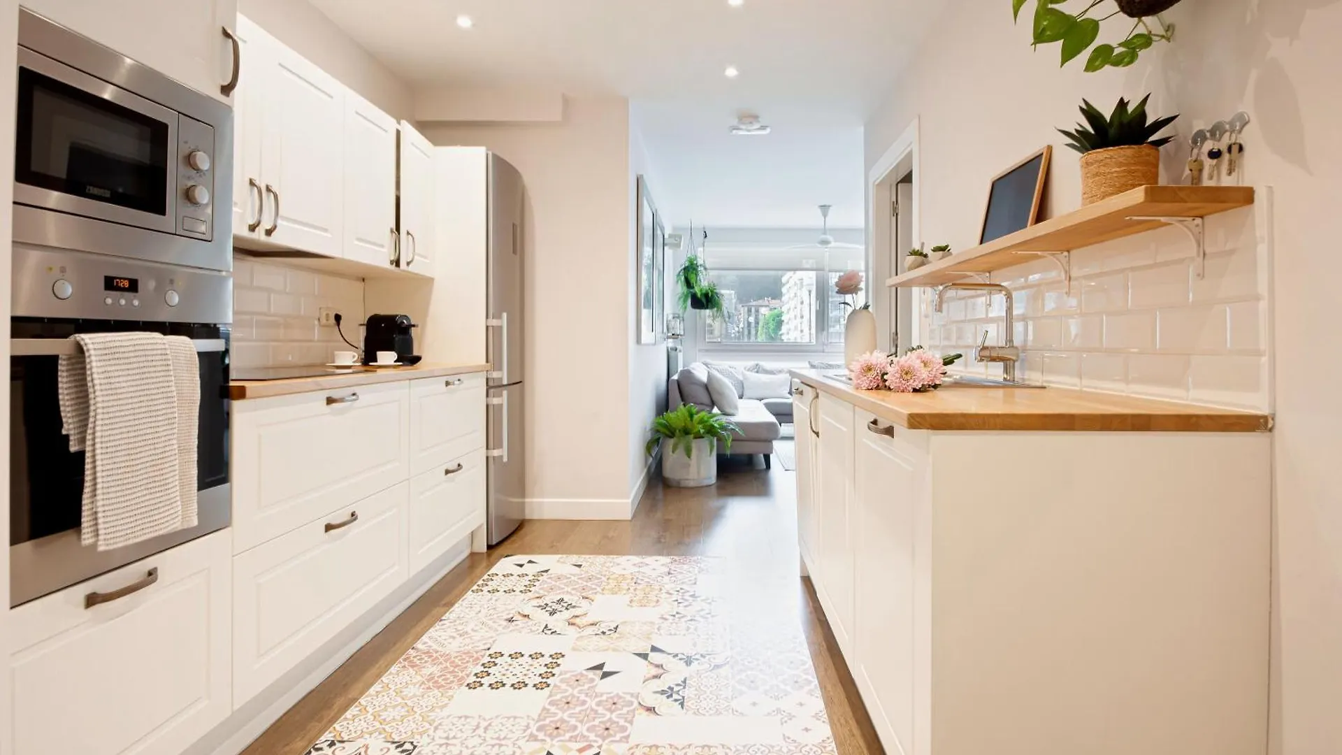 Heart Of San Sebastian⎮Walk Score 99⎮3 Baths 0*,  Spanje